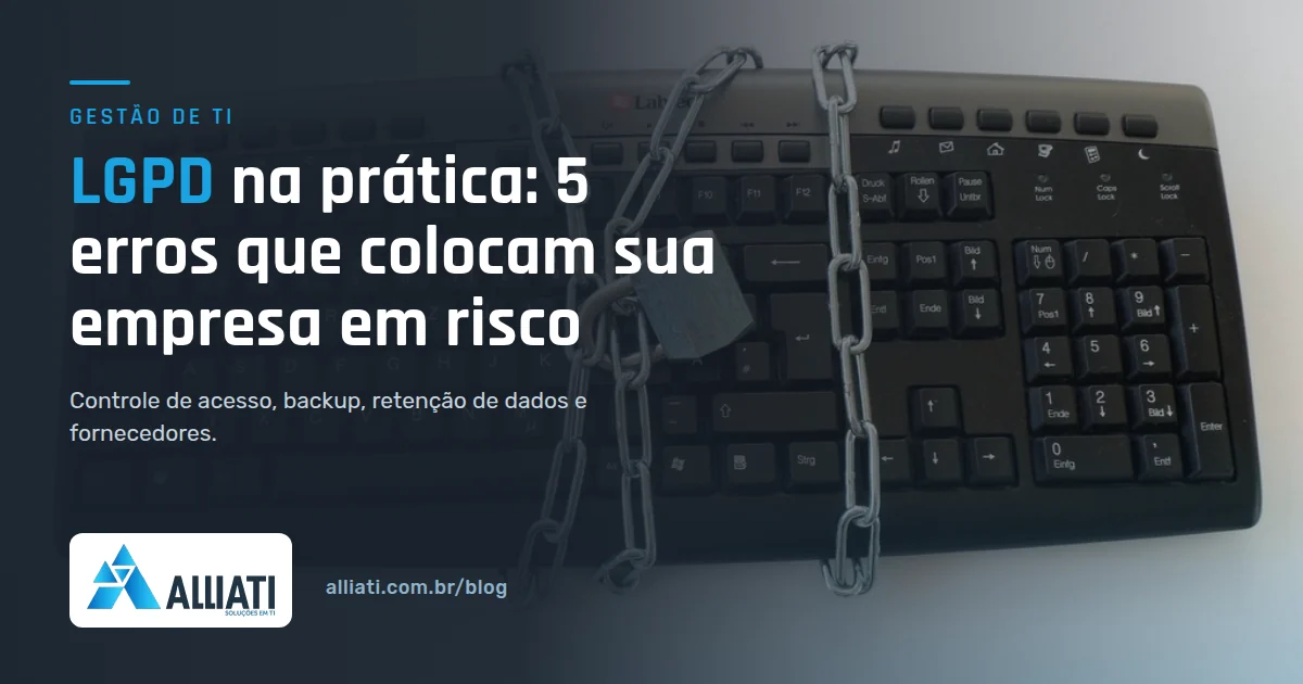 LGPD: teclado de computador acorrentado com cadeado representando a proteção de dados